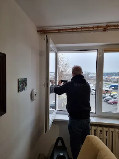 Naprawa Okien Poznań, Serwis Rolet - regulacja, wymiana uszczelek, konserwacja okien